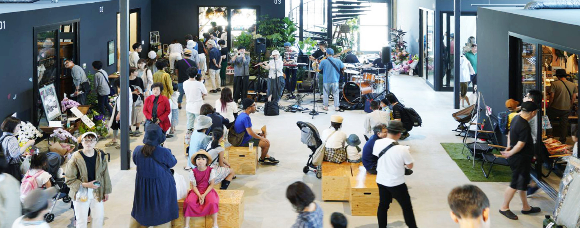 ヤマキウ南倉庫が賑わっている様子