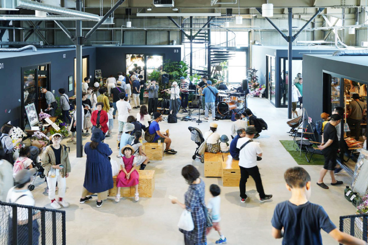 ヤマキウ南倉庫が賑わっている様子